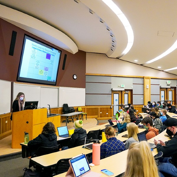 Microbiology students attend lecture at CSU