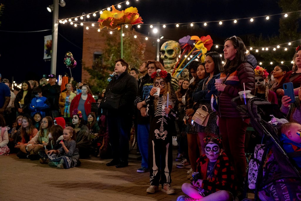 A group of families and children at a Day of the Dead celebration