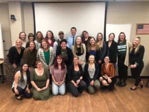 Lynsey and her MSW cohort of roughly 30 other MSW students in a group photo at the front of a classroom.
