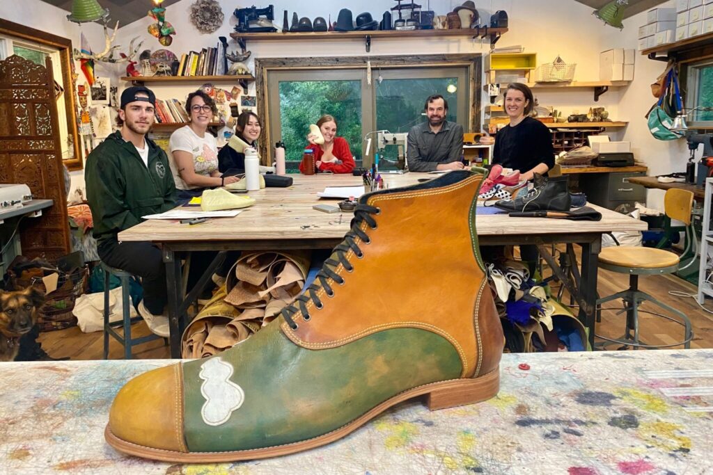 The students visit Dan Huling and Anabel Reader at the Colorado Shoe School
